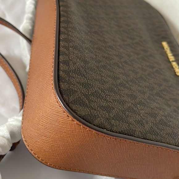 COPY - NWT Michael Kors Crossbody Bag. - Picture 5 of 15